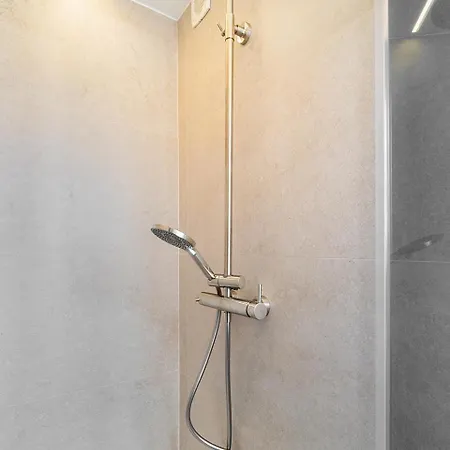 Whome Prime Location - Your Getaway Apartment *
